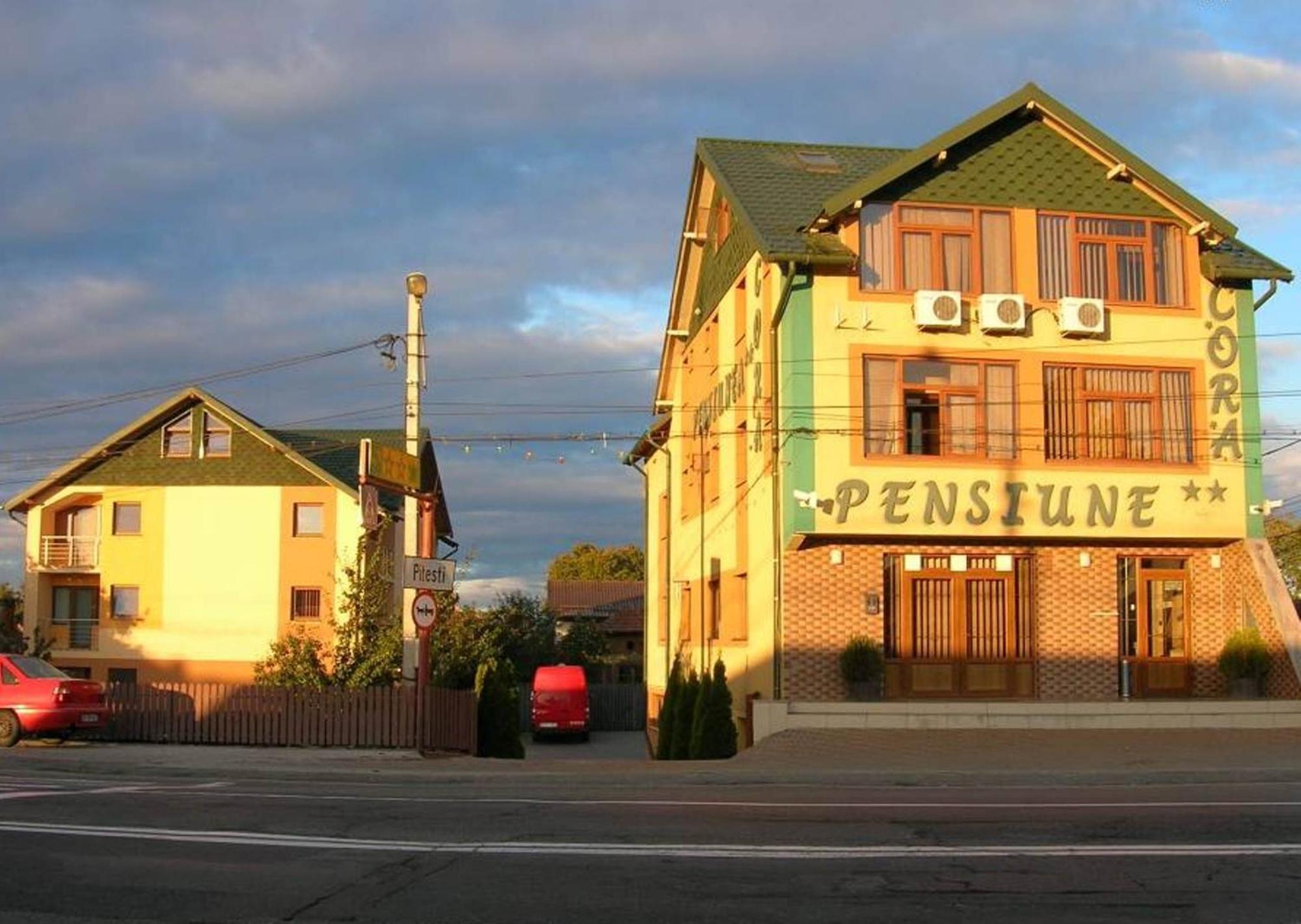 Pensiunea Cora Piteşti Exterior foto