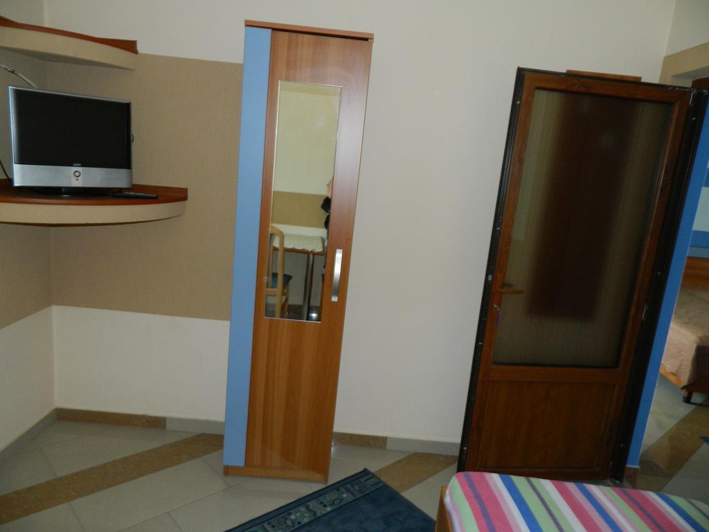 Pensiunea Cora Piteşti Exterior foto